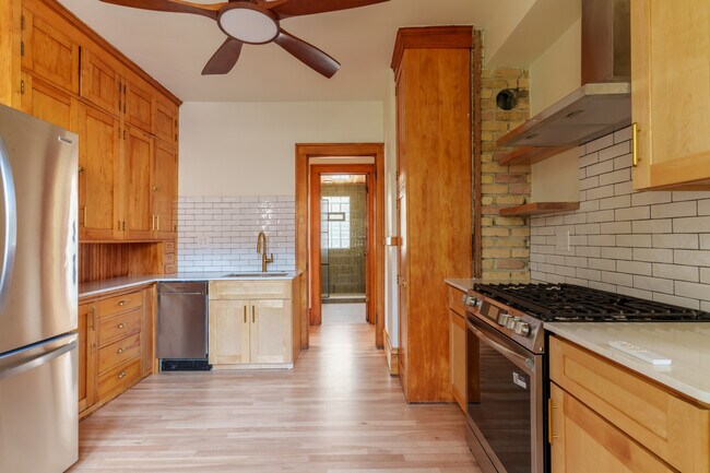 Foto del edificio - 824 5th St NE