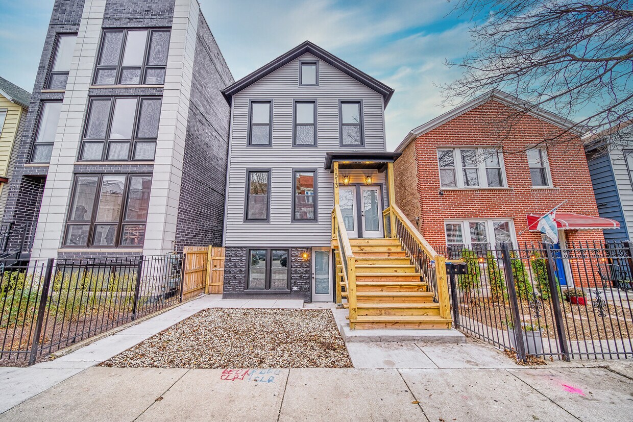Primary Photo - 1513 W Erie St