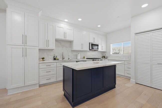 Foto del edificio - 401 N Coast Hwy