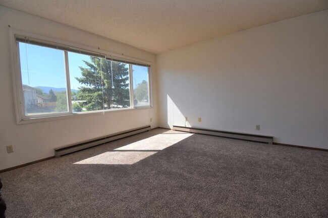Foto del edificio - 2Bed 1.5Ba W/ Carport! Close to Trails, Ho...