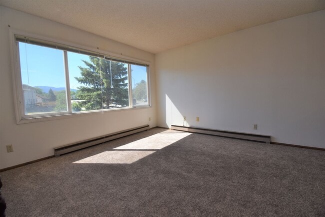 Building Photo - 2Bed 1.5Ba W/ Carport! Close to Trails, Ho...