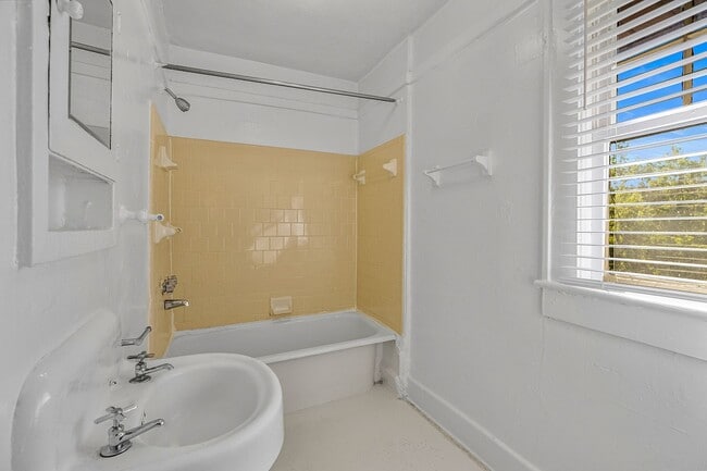 Interior Photo - Highland Court