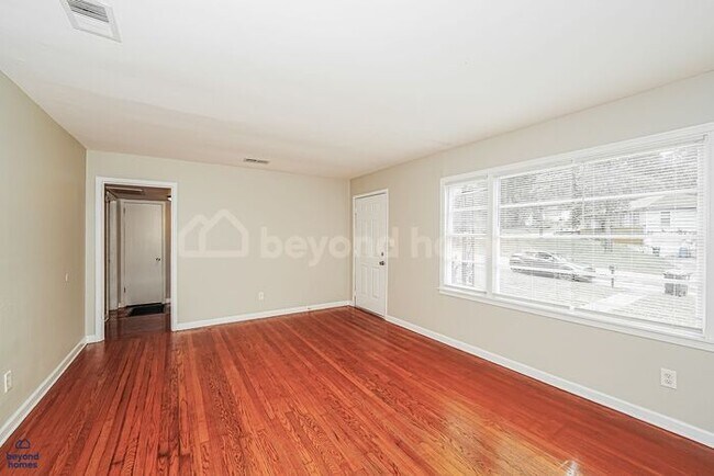 Foto del edificio - Ready to love where you live? 3 Bed 1 Bath Home Ready for You!