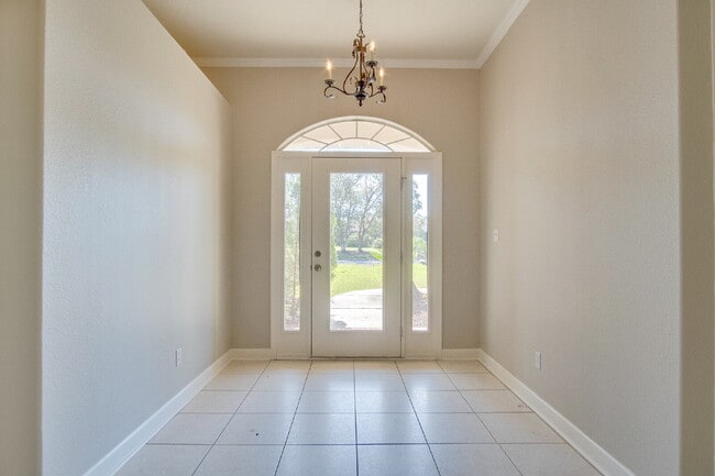 Building Photo - Spacious Pace Home with Office, Fireplace & Pergola