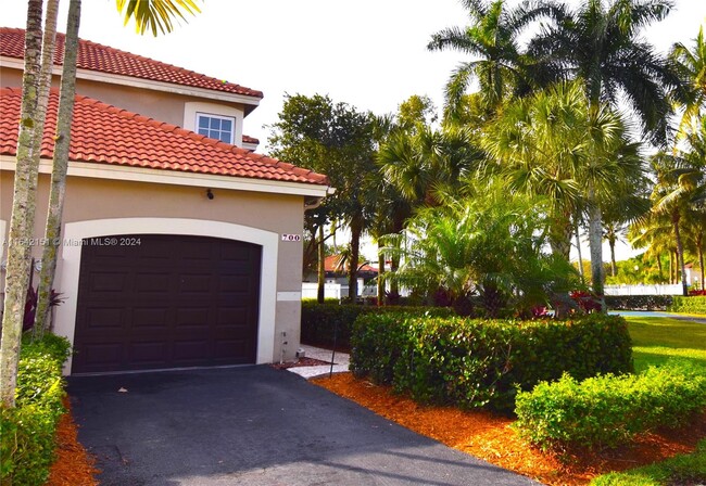 Building Photo - 700 Sorrento Dr