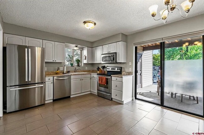 Building Photo - 1212 Avenida del Sol