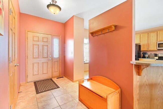 Building Photo - Beautiful single family
