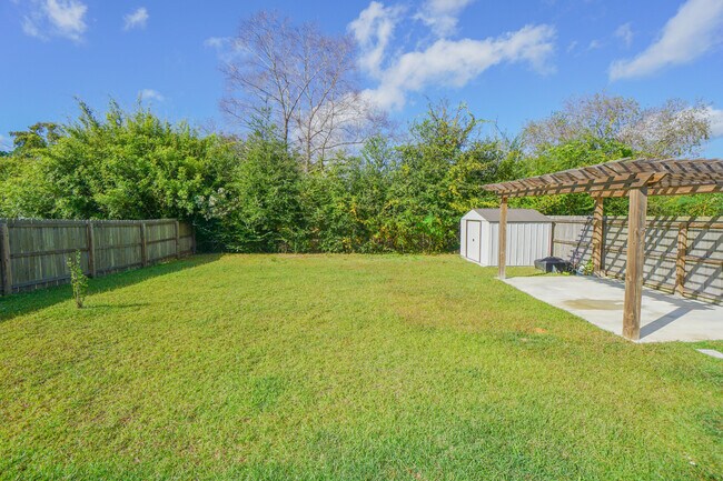 Building Photo - 2379 Kirkwood Dr