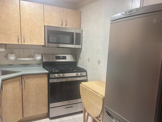 Foto del edificio - 140 Kenrick St