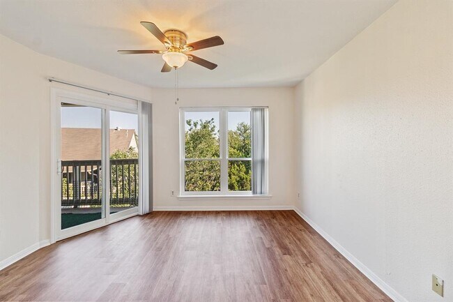 Foto del edificio - 2450 Wickersham Ln