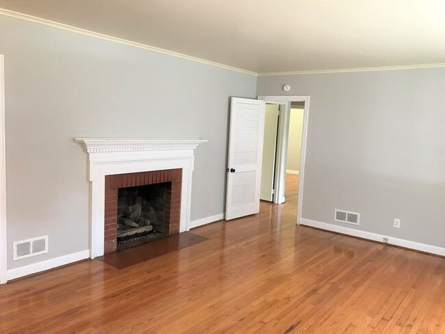 Building Photo - 4 BEDROOM HOME JUST LISTED!