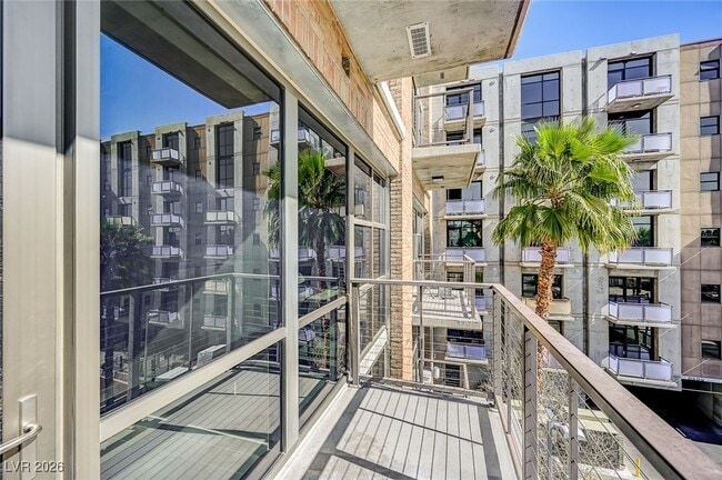 Building Photo - 353 E Bonneville Ave