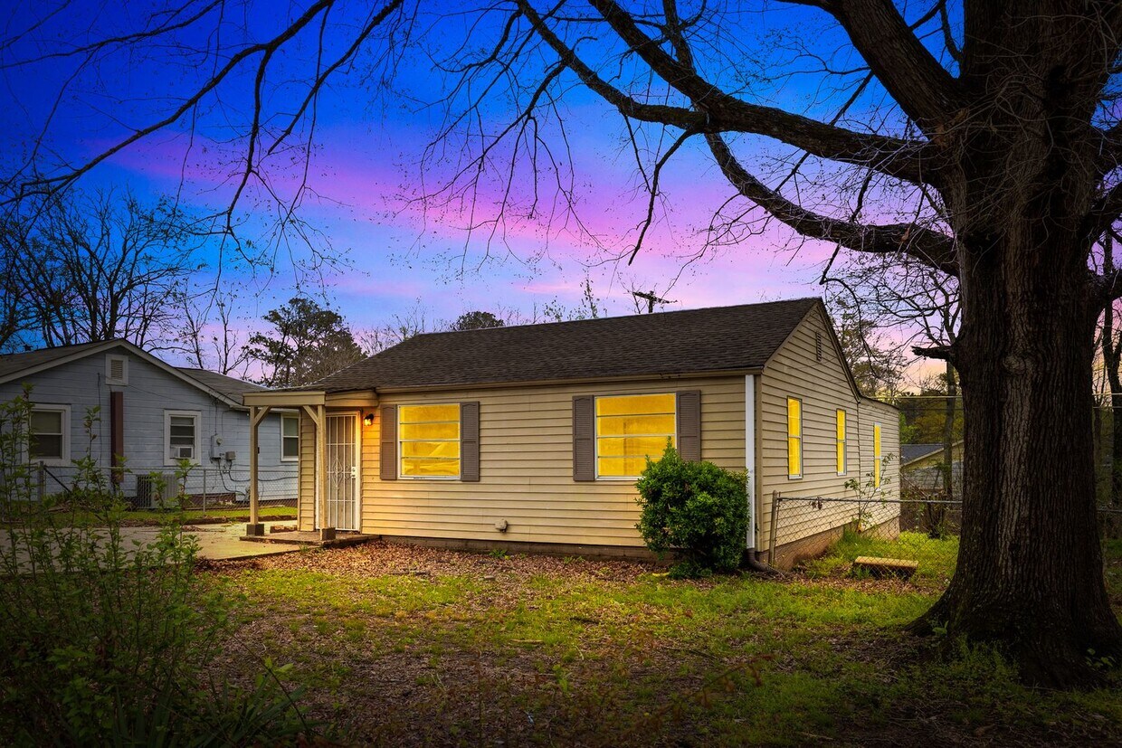 Foto principal - Charming & Newly Renovated 4 Bedroom 2 Bat...