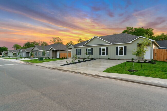 Foto del edificio - Brand-New 3-Bedroom Home with Modern Finishes & Private Backyard in Seguin