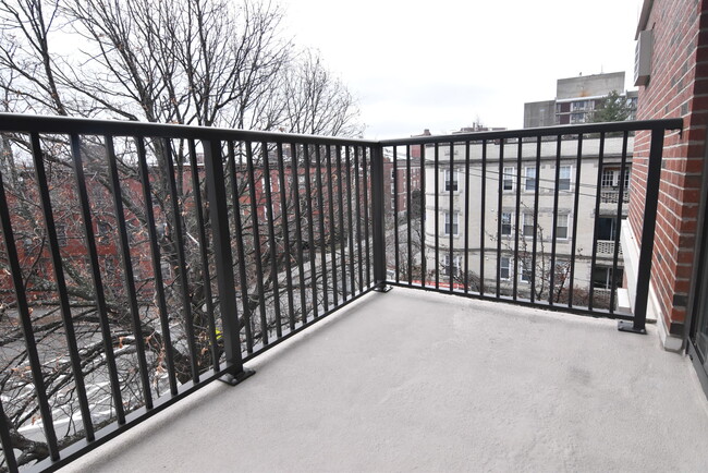 Building Photo - 80 Pleasant St