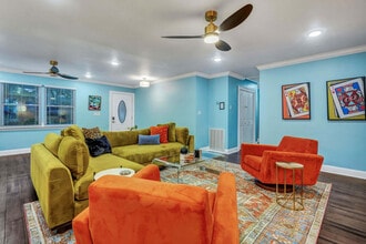 Building Photo - 533 Quarterman Dr