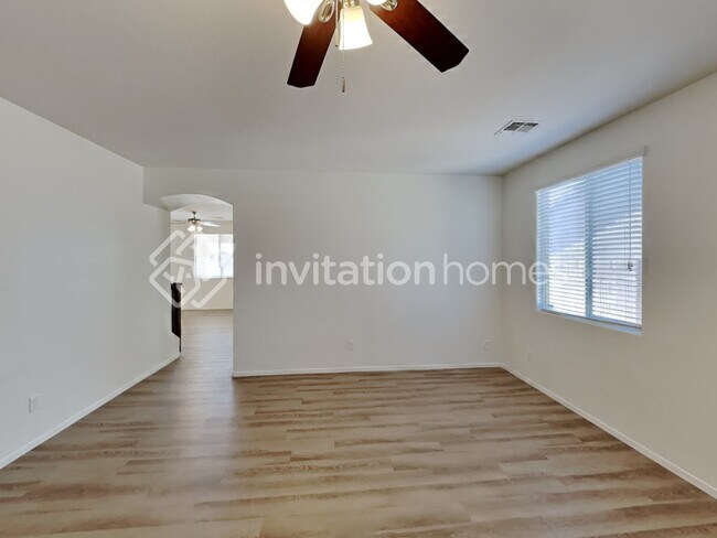 Building Photo - 17585 W Lilac St