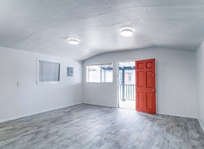 Foto del edificio - 2 Bedroom/1 Bathroom - Isla Vista