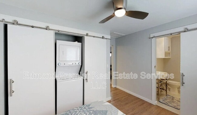 Building Photo - 205 E Hurd St