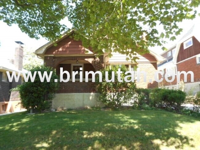 Foto del edificio - 1383 E Emerson Ave