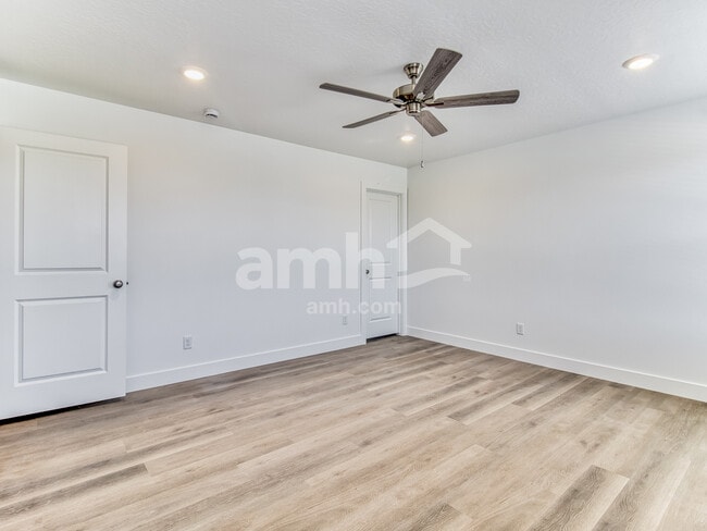 Building Photo - 7693 Castleton Ln
