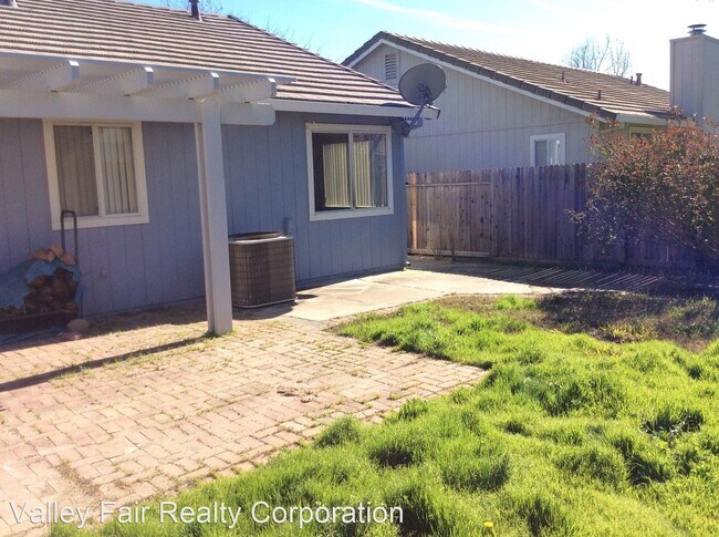Building Photo - 3 br, 2 bath House - 1880 WHISPERING OAKS DR
