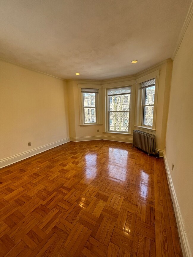 Building Photo - 16 Queensberry St