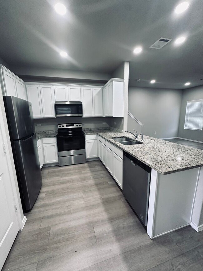 Foto del edificio - 7356 Misty Ridge Dr