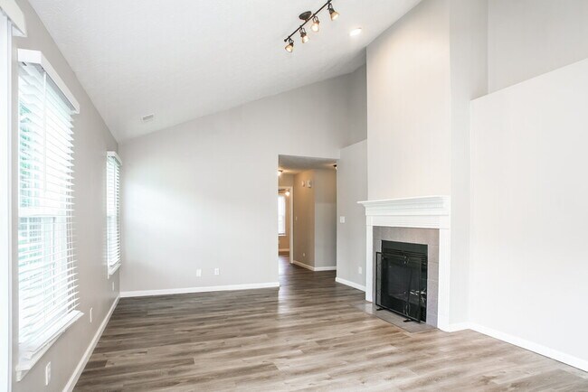 Foto del edificio - 5203 Pin Oak Dr
