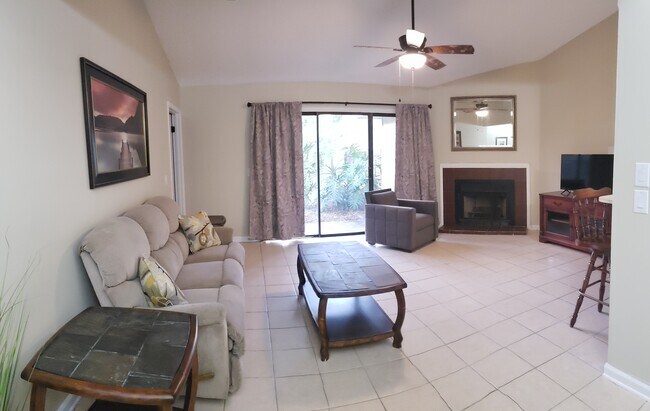 Living Room - 3548 Colony Cove Trail W