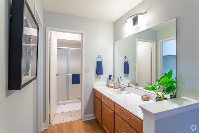 2HAB, 2BA - 1348 ft² - The Terrace - Farmingdale Apartments