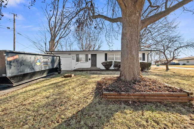 Building Photo - 3 Bedroom Home with Garage and Partially F...