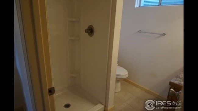 shower - 1001 47th Ave