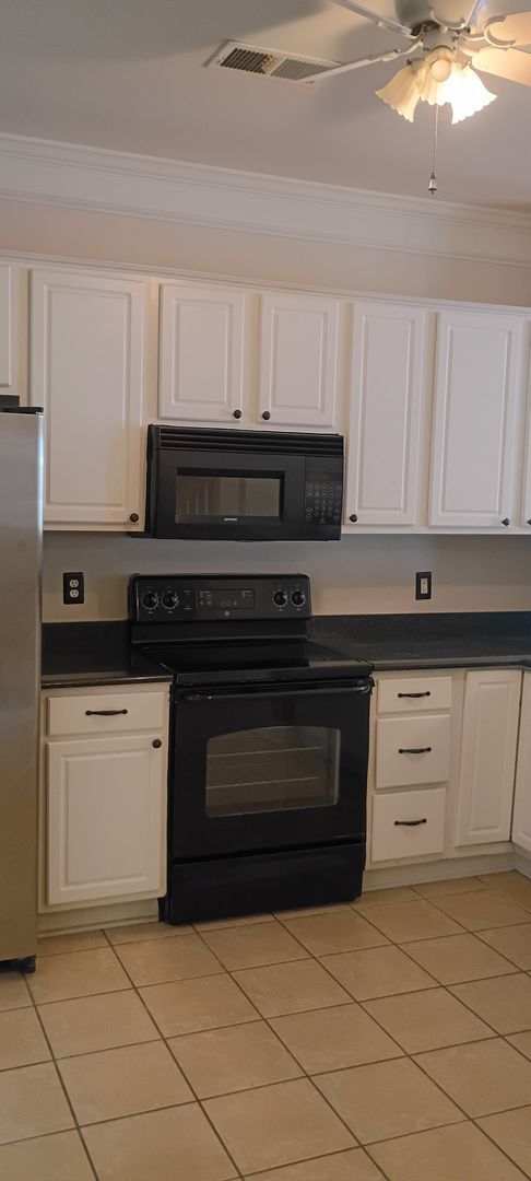 Foto del edificio - Lovely Townhome in Southeast Columbia