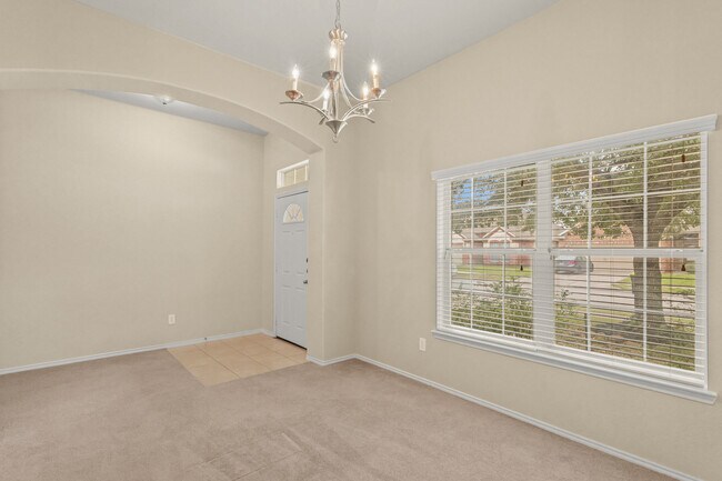 Building Photo - 2818 Lockeridge Oaks Dr