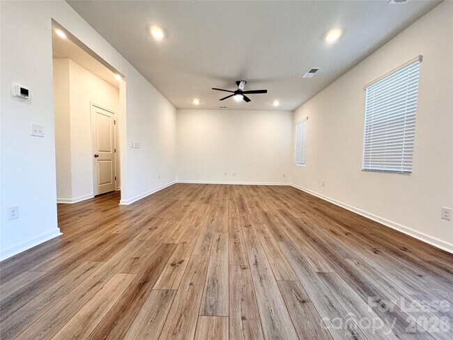 Foto del edificio - 699 Kitfox Dr NW