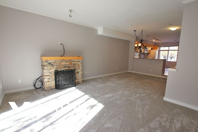 Building Photo - Sundance 3 Level Townhouse For Rent 114-15...