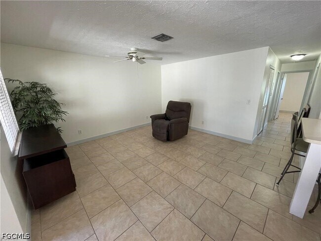 Foto del edificio - 151 Cape Coral Pkwy W