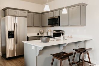 Building Photo - 69 W Silver Springs Dr