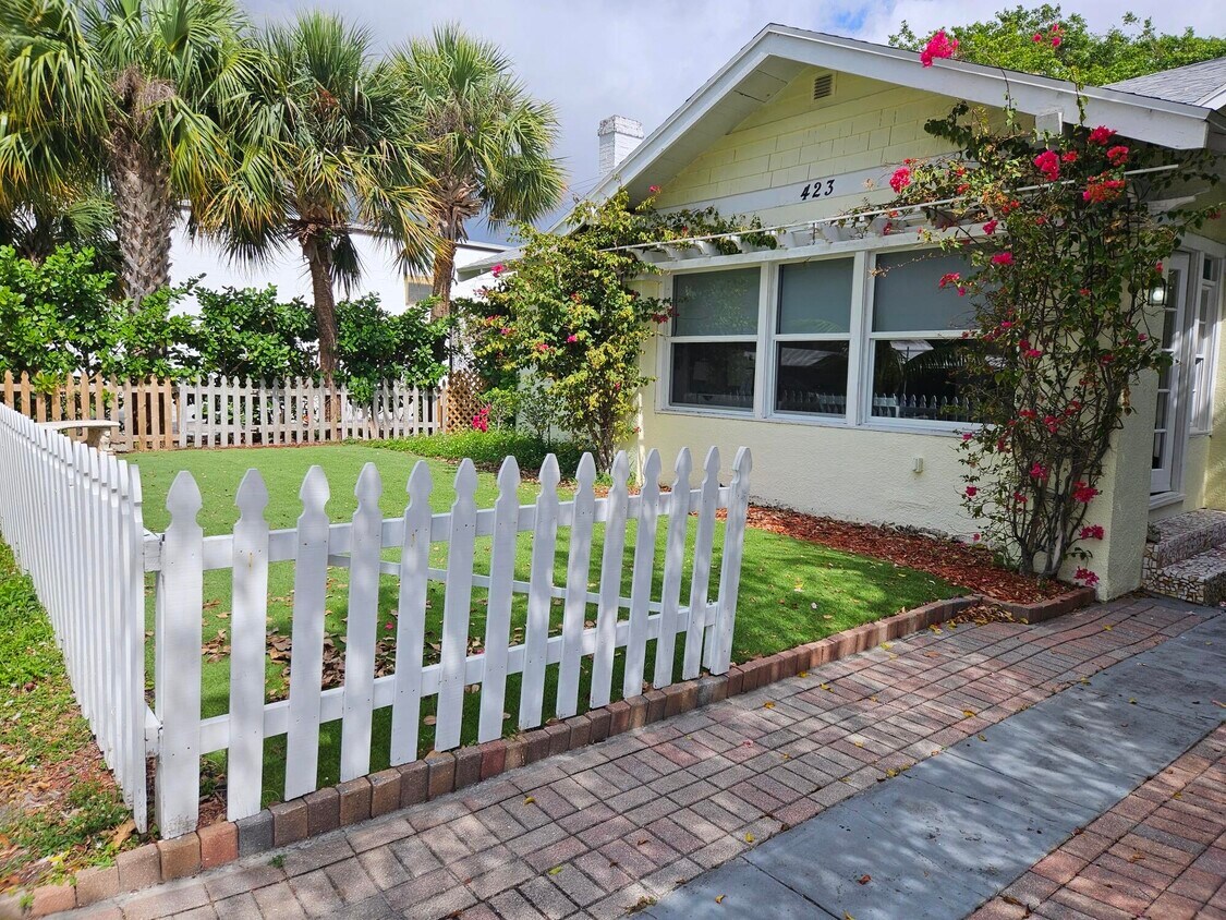 Primary Photo - 423 Flamingo Dr
