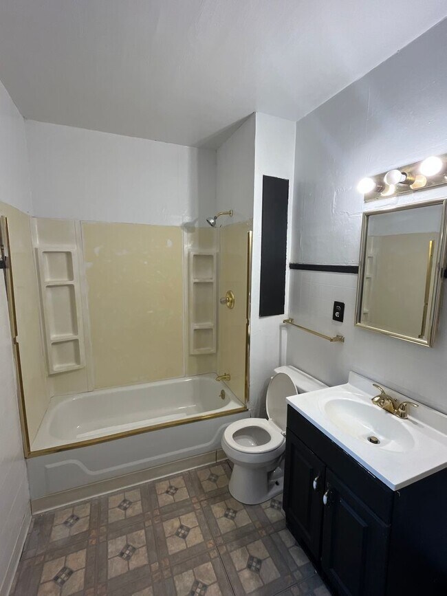 Building Photo - 2bd Single Cash Pay