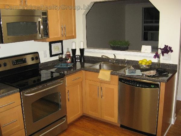 Primary Photo - 98 Appian Way