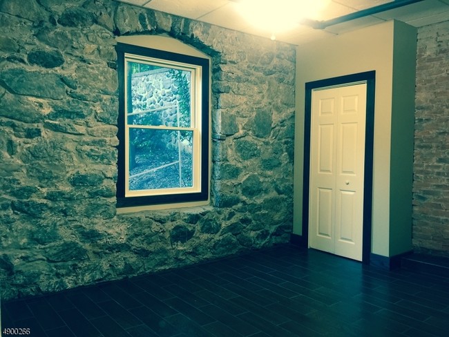 Building Photo - 48 Midvale Rd
