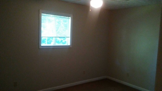 Building Photo - 137 Anzie Way E4