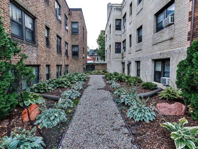 Building Photo - Chicago Villas