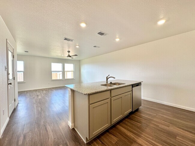 Foto del edificio - 5913 Betty Lou Dr