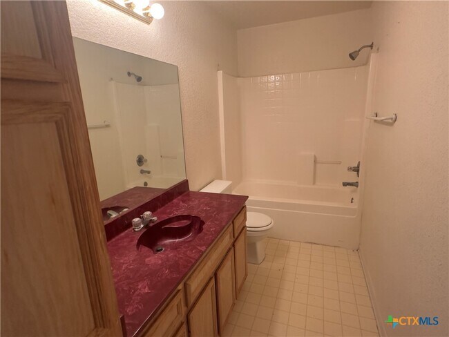 Building Photo - 3900 Hitchrock Dr