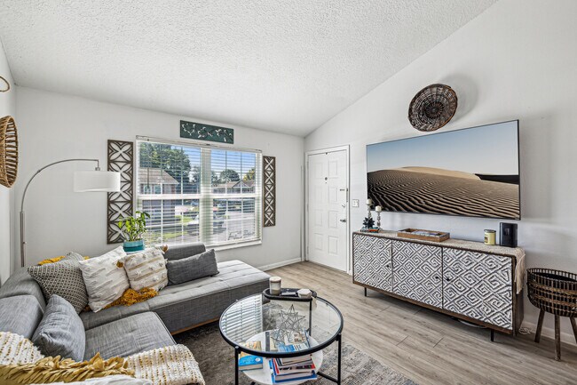 Building Photo - 4903 Myrtle Oak Dr