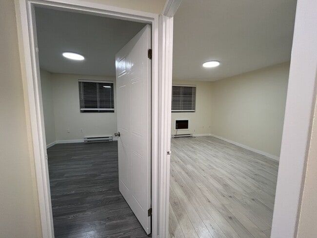 Building Photo - 76 Baseline Rd W