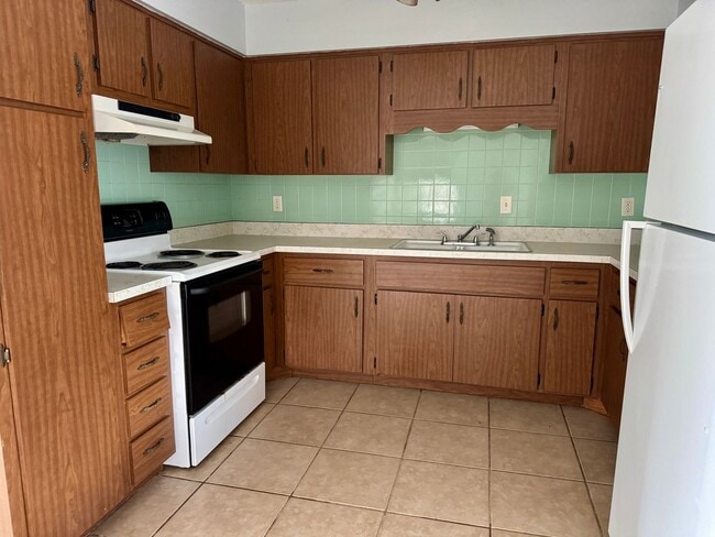 Building Photo - Charming 2 Bedroom, 1 Bathroom Home – Minu...